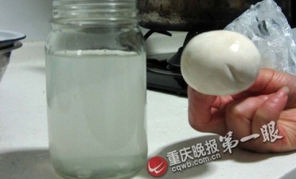 洗蘑菇水变成奶白色 专家称是亚硫酸钠过量(图) ()