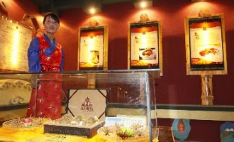 西藏首家特色产品展销中心暨首家虫草零售交易中心在拉萨开业 ()