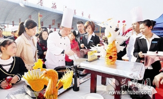 新洲区第六届蘑菇节在“楚天蘑菇第一镇”举行 ()