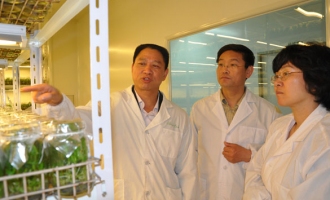 中国食用菌协会何海龙一行赴浙江省就食用菌循环经济发展情况进行考察 ()