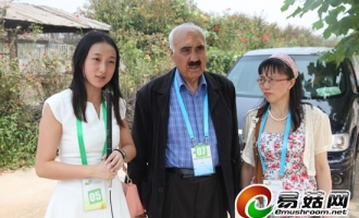 前伊拉克农业部部长Hassan教授称赞中国食用菌发展居于世界领先水平 ()