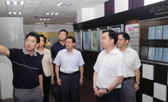 上海市委、农委、奉贤区区委等领导相继到上海农科院食用菌研究所检查指导工作 ()