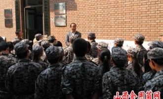 全国首批食用菌本科新生参观山西农业大学食用菌科技服务中心 ()