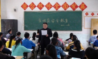 向林中学开展预防野生菌安全教育活动 ()