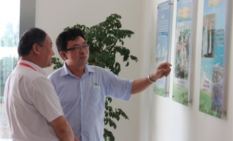 中国食品土畜进出口商会副会长杨胜军访问超大（上海）食用菌有限公司 ()