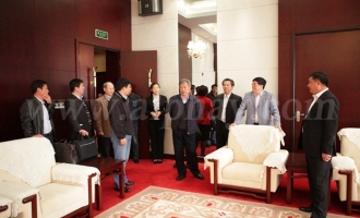 国侨办、省侨办领导视察安惠公司 ()