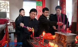 李玉院士拜訪“香菇之祖”吳三公 ()