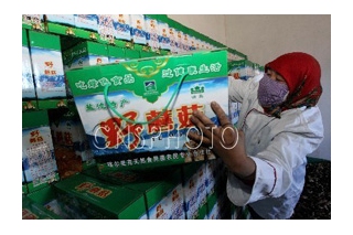 伊吾縣農(nóng)業(yè)局觀摩食用菌種植生產(chǎn) ()