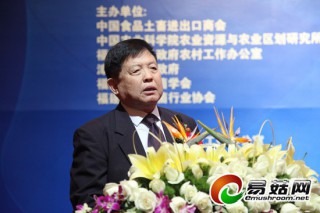 李玉：通過加強(qiáng)交流促進(jìn)食用菌產(chǎn)業(yè)發(fā)展 ()