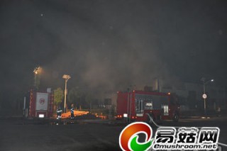 隨州炎帝神農(nóng)科技香菇倉庫夜間濃煙滾滾 起火原因還在調(diào)查 ()