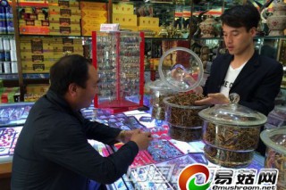 西藏“大草”基本斷貨 價(jià)格平均每斤漲了一萬 ()