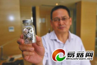 沉寂10年復(fù)出　打假人葉光成都掃光18萬蟲草含片為“退一賠三” ()