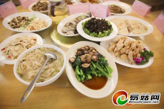長(zhǎng)沙推出全菌宴席 菜品采用15種食用菌類制作 ()