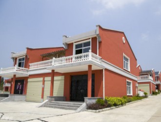隨縣新農(nóng)村建設(shè)漸入佳境 農(nóng)民種香菇產(chǎn)值超300萬(wàn) ()
