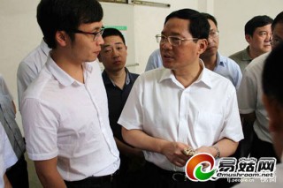 浙江省長(zhǎng)李強(qiáng)一行考察調(diào)研渤商所香菇木耳交收運(yùn)營(yíng)中心 ()