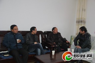 2015第二屆全國(guó)豬苓會(huì)議組委會(huì)調(diào)研考察陜西鳳縣豬苓產(chǎn)業(yè)發(fā)展 ()