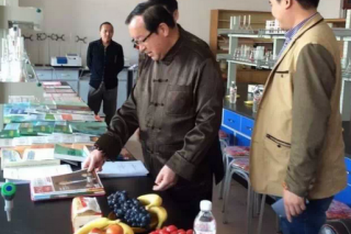 國家黑木耳聯(lián)盟對佳木斯大學(xué)進(jìn)行考察 ()