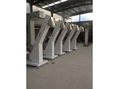 皮带上料机 小塑料件上料机 皮带爬坡机 爬坡输送机图1