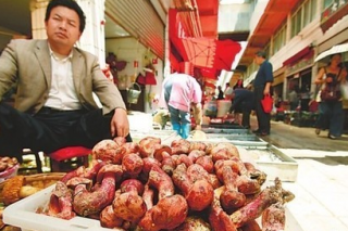 云南昆明：野生菌尾季  松茸每公斤650元 ()
