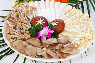 “火鍋季”帶動(dòng)食用菌銷售 ()