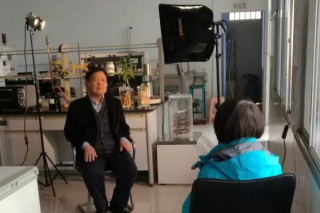 中央电视台《走近科学》栏目采访中国工程院士、吉林农大李玉教授专家工作站 ()