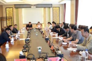 東豐縣政協(xié)調(diào)查組調(diào)查食用菌產(chǎn)業(yè)發(fā)展情況 ()