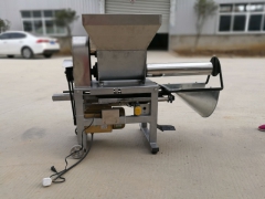 香菇平菇食用菌半自动装袋机 单下料轴食用菌装袋机厂家图1