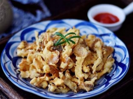 炸蘑菇时,多做这一步,蘑菇金黄酥脆,比肉还好吃