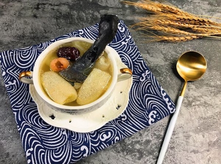 秋冬进补——红枣桂圆乌鸡竹荪汤