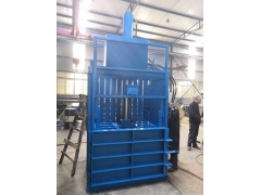 塑料瓶打包机，成都废旧矿泉水瓶液压打包机图1