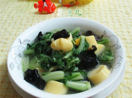 黑木耳樱玉豆腐煮小白菜,清淡鲜美,吃着一点也不腻